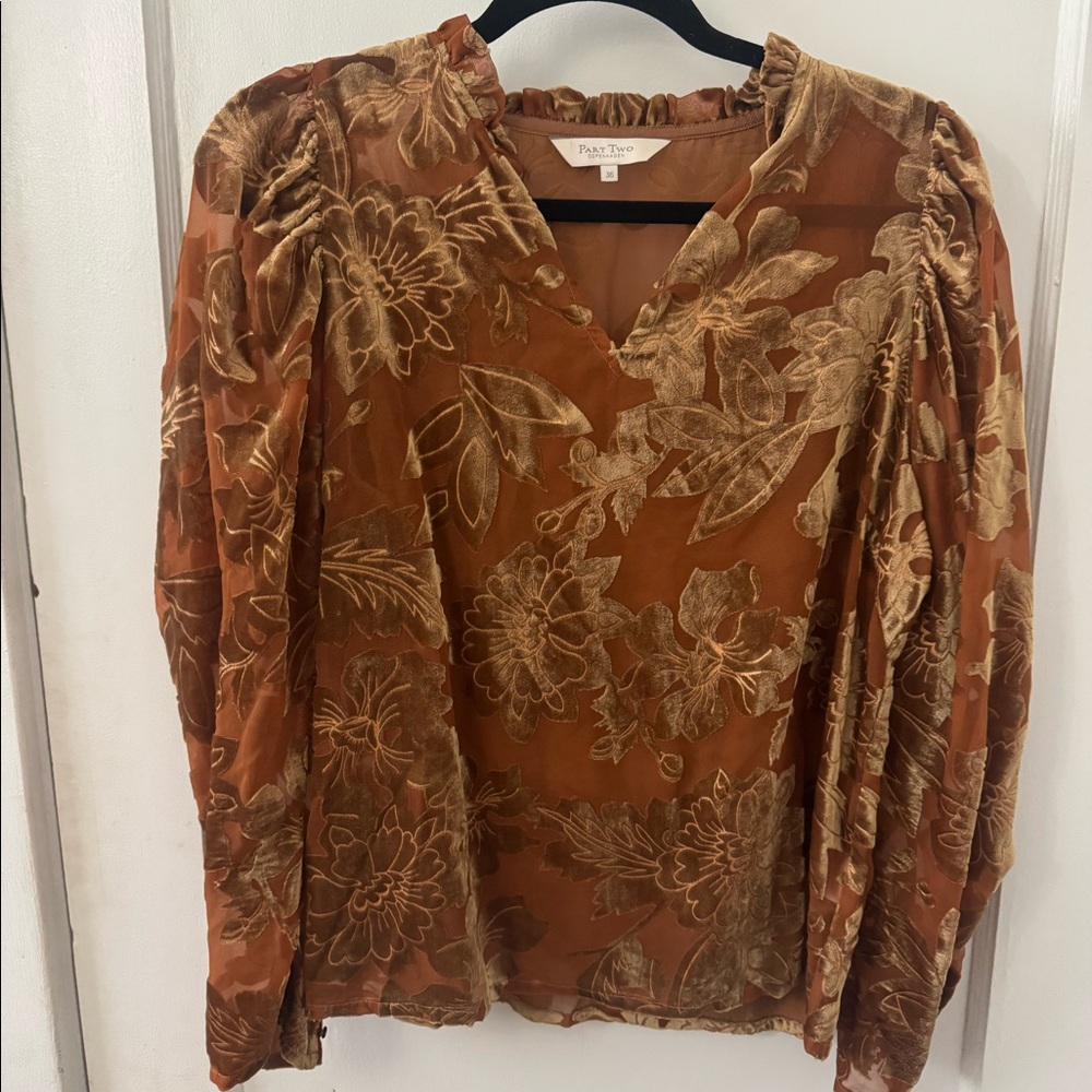 Feminine blouse. Dressy or don w jeans! European brand Part Two, size 36 M
